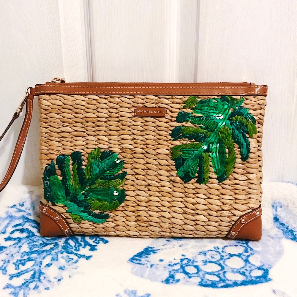 🚫SOLD🚫 Michael Kors Malibu Straw Clutch Wristlet - Picture 1 of 8